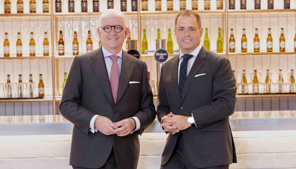 El director general de Mahou San Miguel, Alberto Rodríguez-Toquero, y el subdirector general de la cervecera, Peio Arbeloa