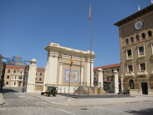 Archivo - Entrada de la Academia General Militar de Zaragoza.