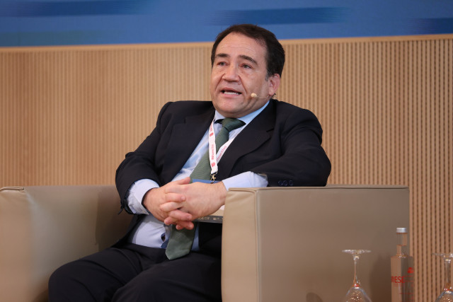 El Presidente del ICO, Manuel Illueca, durante la sesión inaugural del foro de debate económico, en el Aula Magna del campus del IESE, a 27 de mayo de 2026, en Madrid (España).
