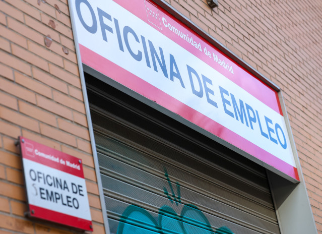 Archivo - Fachada de una Oficina del SEPE, a 4 de noviembre de 2025, en Madrid (España).