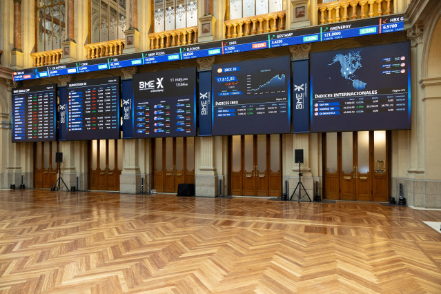 Paneles informativos en el Palacio de la Bolsa de Madrid, a 11 de mayo de 2026, en Madrid (España).