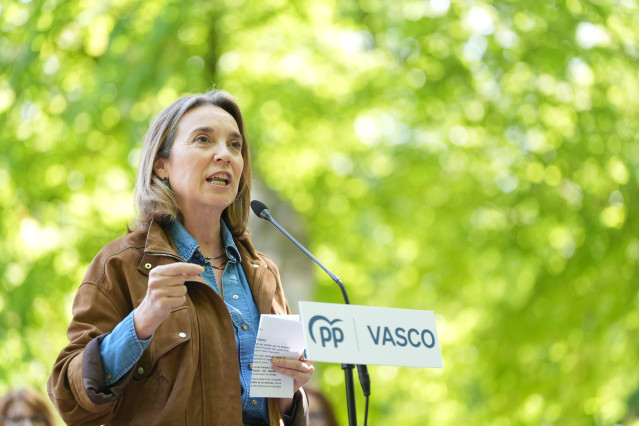 Archivo - La vicesecretaria de Regeneración Institucional del PP, Cuca Gamarra, presentan una proposición no de ley sobre la tenencia ilegal de armas blancas, a 17 de abril de 2026, en Vitoria, País Vasco (España). Gamarra y De Andrés detallan una proposi