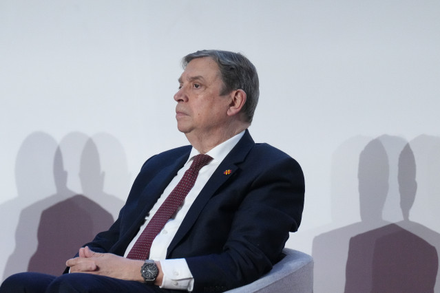 Archivo - El ministro de Agricultura, Pesca y Alimentación, Luis Planas, durante la inauguración de la  II Cumbre Agroalimentaria 'Sistemas alimentarios global.es’, a 23 de marzo de 2026, en Barcelona, Catalunya (España).