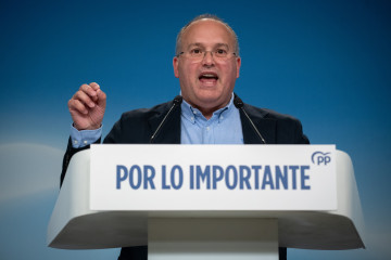 El secretario general del PP, Miguel Tellado, durante una rueda de prensa tras el seguimiento de la noche electoral desde la sede nacional del Partido Popular, a 17 de mayo de 2026, en Madrid (España