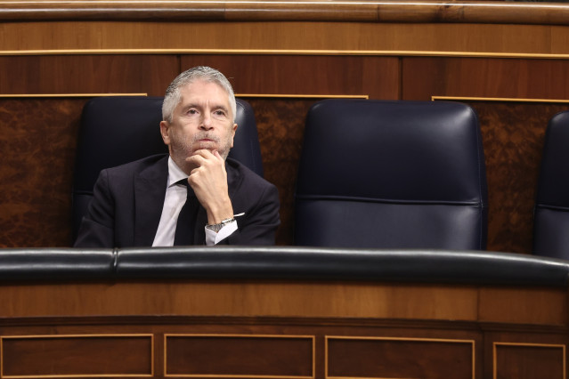 Archivo - El ministro del Interior, Fernando Grande-Marlaska, durante una sesión de control al Gobierno