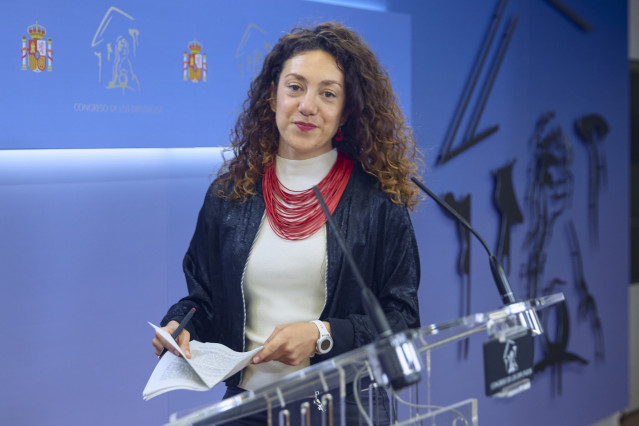 La diputada del Grupo Parlamentario Plurinacional SUMAR, Aina Vidal, durante una rueda de prensa, en el Congreso de los Diputados, a 12 de mayo de 2026, en Madrid (España).