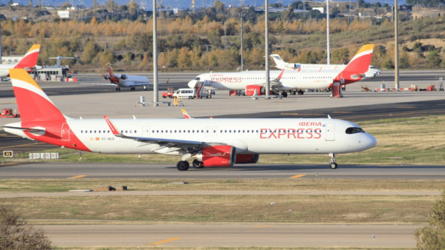 Archivo - Avión de Iberia Express.