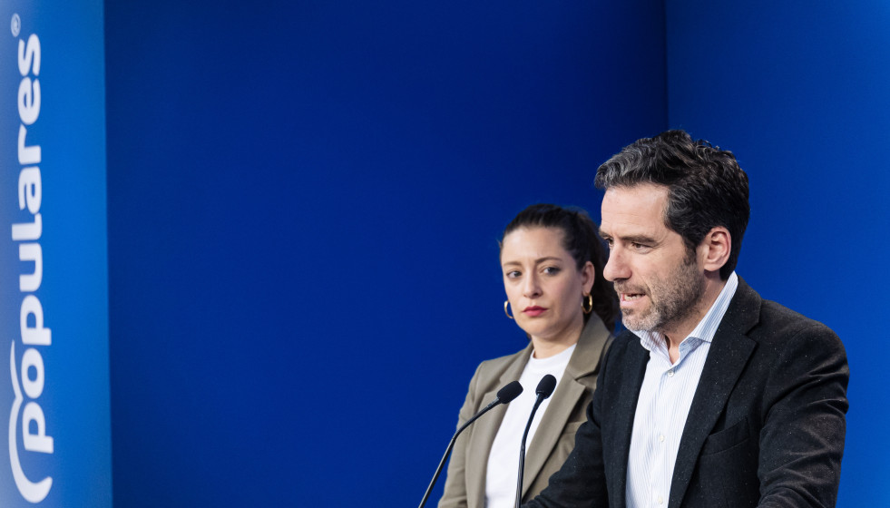 Archivo - La portavoz del PP en el Congreso, Ester Muñoz, y el vicesecretario de Cultura y portavoz del PP, Borja Sémper, durante una rueda de prensa posterior a la reunión del Comité de Direcció