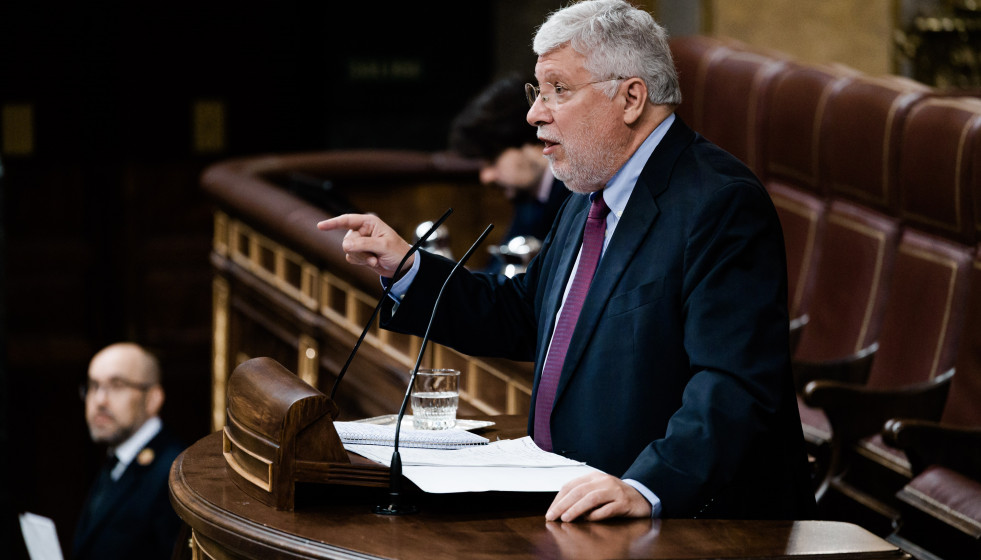 El diputado de Sumar Agustín Santos interviene durante una sesión plenaria en el Congreso, a 7 de mayo de 2026, en Madrid (España).
