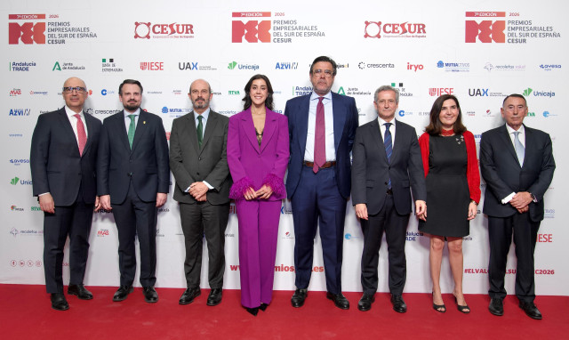 Fotografía familiar de la alfombra roja de la VII edición de los Premios Empresariales del Sur de España (Premios PEC).