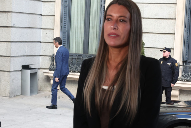 Archivo - La portavoz de Junts en el Congreso, Miriam Nogueras, habla con los medios mientras llega el presidente Pedro Sánchez a una sesión de control