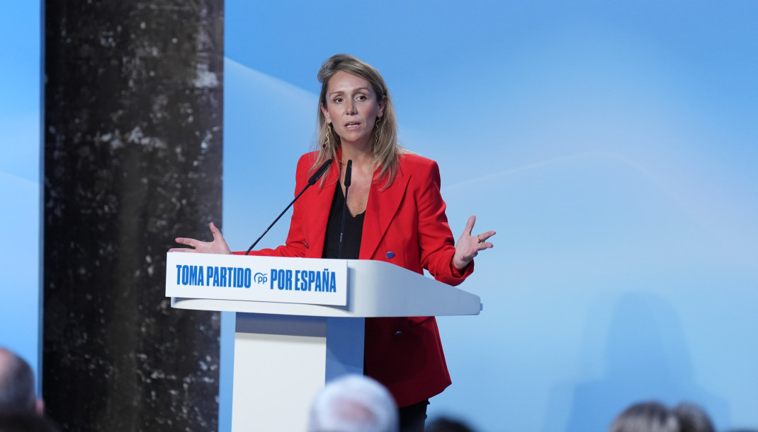 Archivo - La vicesecretaria de Coordinación Sectorial del PP, Alma Ezcurra, interviene en un acto, en Palo Alto, a 14 de octubre de 2025, en Barcelona (España).