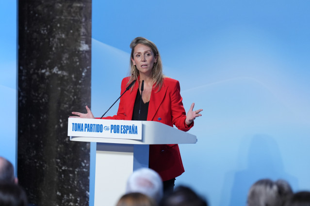 Archivo - La vicesecretaria de Coordinación Sectorial del PP, Alma Ezcurra, interviene en un acto, en Palo Alto, a 14 de octubre de 2025, en Barcelona (España).