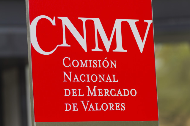 Archivo - Fachada de la Comisión Nacional del Mercado de Valores.