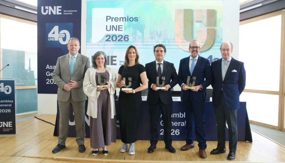 UNE premia el compromiso y la innovación durante la Asamblea General de su 40 aniversario.