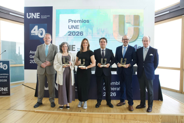 UNE premia el compromiso y la innovación durante la Asamblea General de su 40 aniversario.