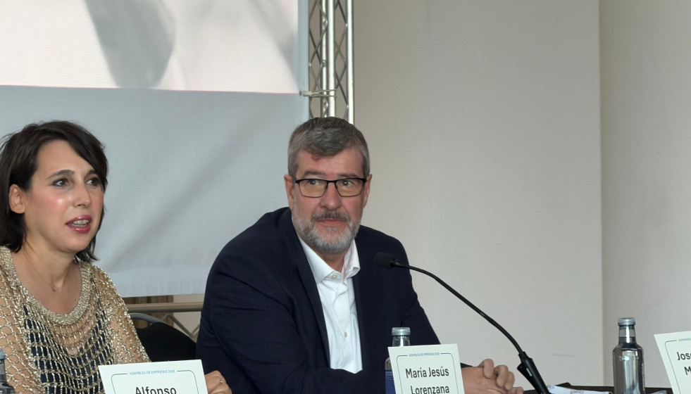 El director de Stellantis Vigo durante la asamblea de Ceaga.