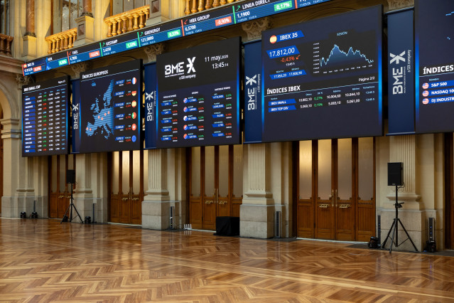 Paneles informativos en el Palacio de la Bolsa de Madrid, a 11 de mayo de 2026, en Madrid (España).