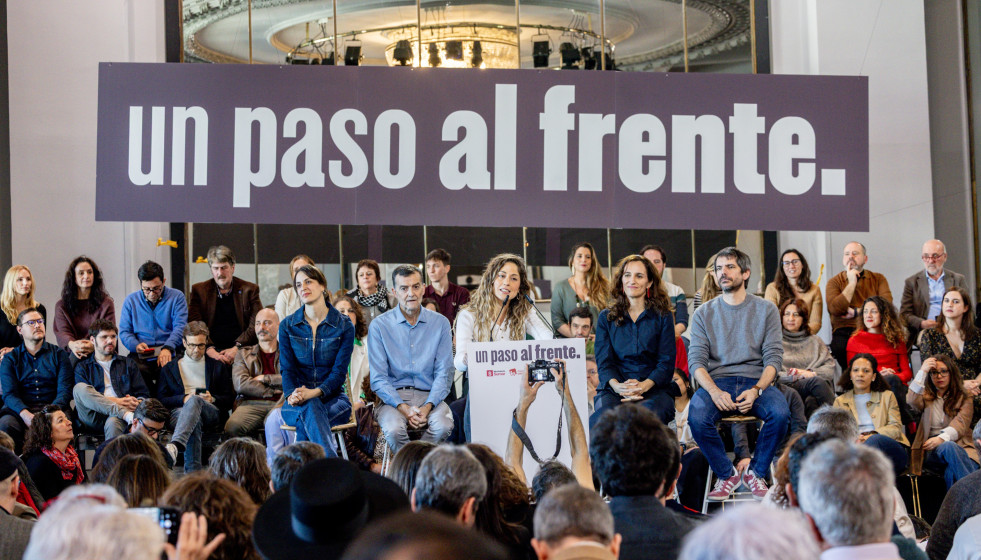 Archivo - La portavoz de Más Madrid en el Ayuntamiento de Madrid, Rita Maestre (i), la ministra de Sanidad, Mónica García (2d), el coordinador federal de IU, Antonio Maillo (2i), la coordinadora ge