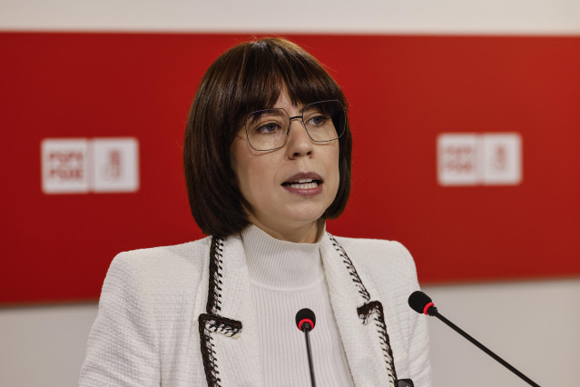 Archivo - La ministra de Ciencia y secretaria general del PSPV, Diana Morant, en una rueda de prensa en la sede del PSPV en València