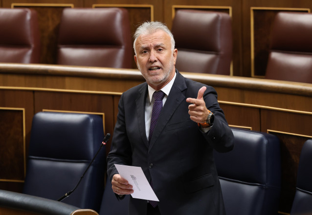 El ministro de Política Territorial y Memoria Democrática, Ángel Víctor Torres, durante una sesión de control al Gobierno, en el Congreso de los Diputados, a 20 de mayo de 2026, en Madrid (España). El Gobierno se enfrenta a la primera sesión de control tr