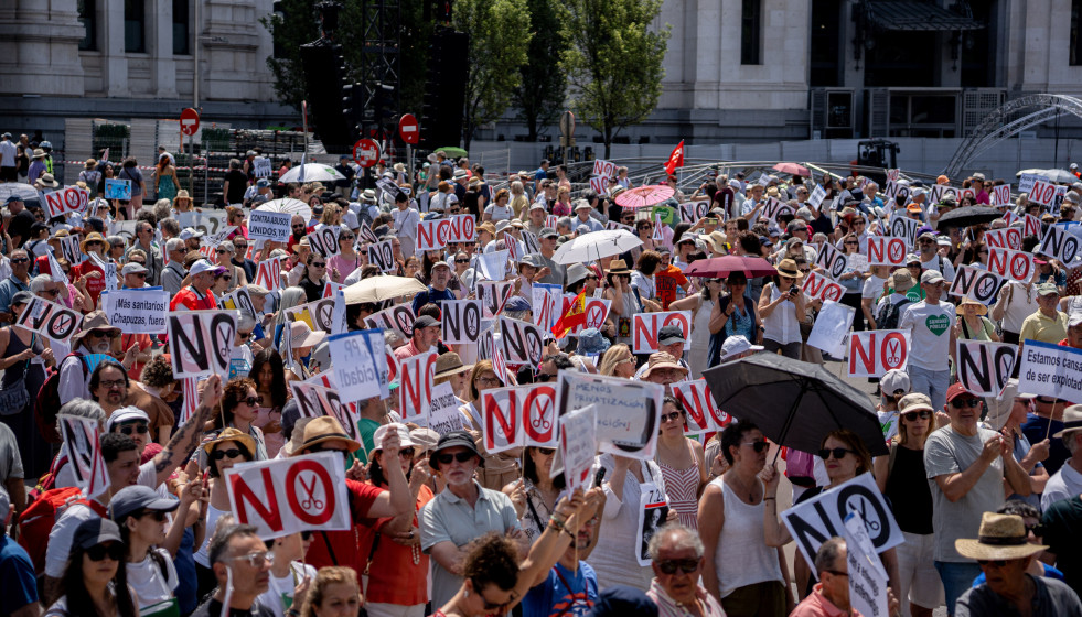 EuropaPress 7561859 numerosas personas participan manifestacion sanidad publica denunciar