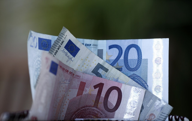 Archivo - El 79% de los solicitantes de agrupación de deudas acumula al menos un crédito al consumo.