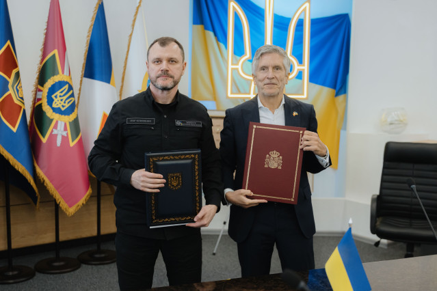 El ministro del Interior, Fernando Grande-Marlaska, en la reunión en Kiev con su homólogo ucraniano, Klymenko Ihor