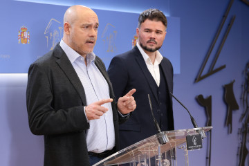 Archivo -  Jordi Salvador, en una ruda de prensa con el portavoz de ERC en el Congreso, Gabriel Rufián.