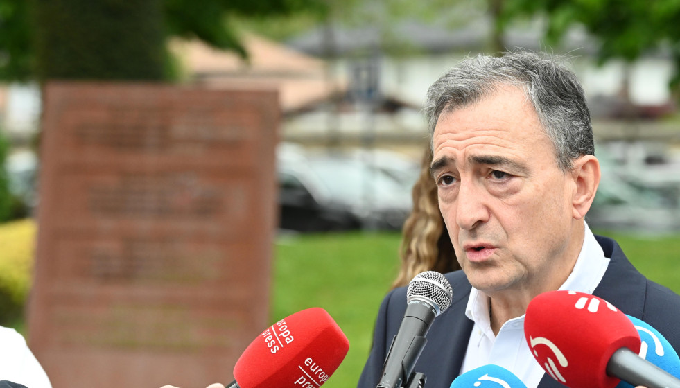 Archivo - El presidente del PNV, Aitor Esteban, hace declaraciones en Gernika