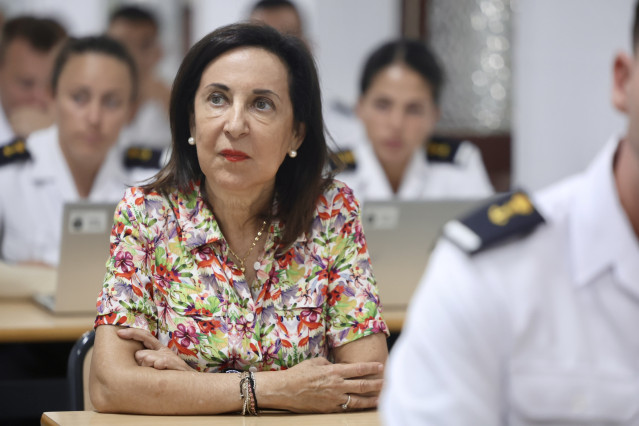Archivo - La ministra de Defensa, Margarita Robles, preside en San Fernando (Cádiz) el acto de Apertura del Curso Académico 2025- 2026 en la Escuela de Suboficiales de la Armada.