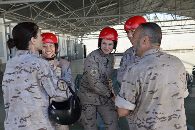 La Princesa Leonor concluye su formación en paracaidismo en la base aérea de Alcantarilla (Murcia)