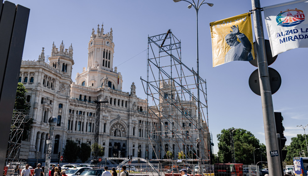 Continúan los preparativos para la visita del Papa, en la plaza de Cibeles, a 28 de mayo de 2026, en Madrid (España).