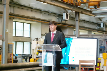 El consejero de Ciencia, Industria y Empleo de Asturias, Borja Sánchez, antes de la firma de la Estrategia Industrial de Asturias en el Taller de Soldadura del Cetro Integrado de Formación Profesion