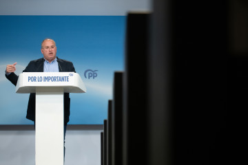 El secretario general del PP, Miguel Tellado, durante una rueda de prensa tras el seguimiento de la noche electoral desde la sede nacional del Partido Popular, a 17 de mayo de 2026, en Madrid (España