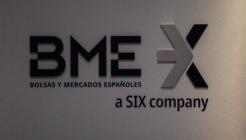 Archivo - Cartel del Instituto BME, en la inauguración de la VI edición del Club Financiero Inspiring Girls, en el Palacio de la Bolsa, a 18 de octubre de 2023, en Madrid (España).