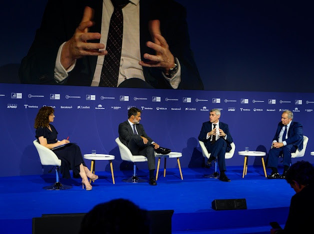 El presidente de KPMG España, Juanjo Cano; el ministro de Industria y Turismo, Jordi Hereu, y el director de Veolia España, Daniel Tugues.
