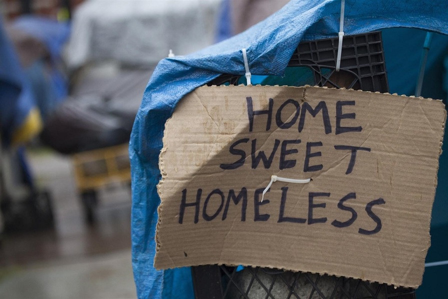 Sin techo sin hogar mendigo calle