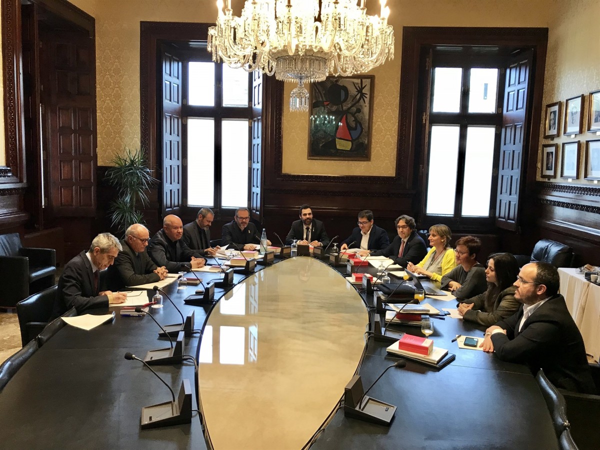 Mesa del parlament querella contra llarena