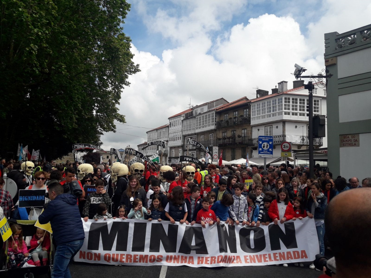 Manifestación en Santiago contra la Mina de Touro - O Pino