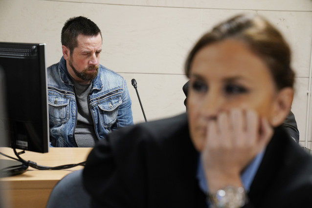 El acusado por el presunto asesinato de Diana Quer, José Enrique Abuín Gey, alias el Chicle, momentos antes de empezar el juicio, en Santiago de Compostela /Galicia (España), a 12 de noviembre de 2019. El acusado por el presunto asesinato de Diana Quer, José Enrique Abuín Gey, alias el Chicle, momentos antes de empezar el juicio, en Santiago de Compostela /Galicia (España), a 12 de noviembre de 2019.