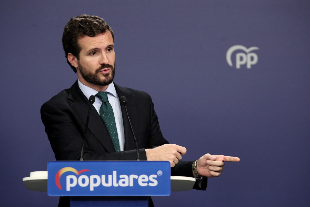 Pablo Casado tiende su mano a Sánchez pero se niega a rechazar la investidura