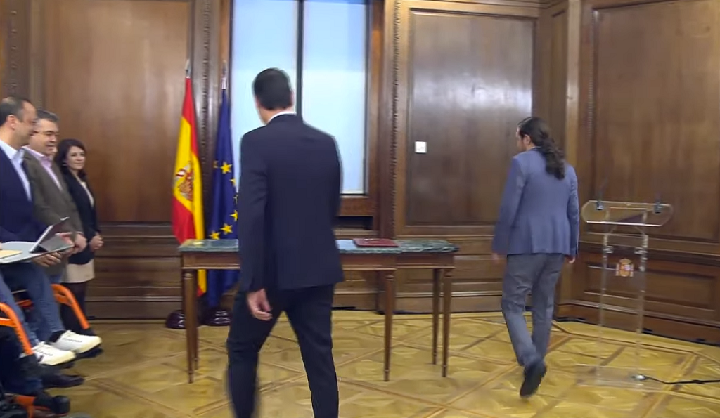 Su00e1nchez e Iglesias escenifican la firma de su acuerdo de gobierno sin permitir la entrada a la prensa