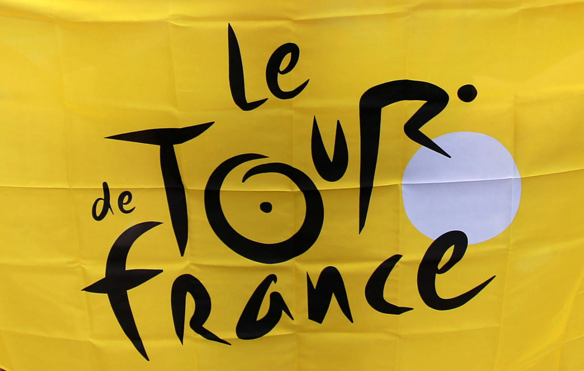 Filed - 07 julio 2014, England, London: A general view of the Tour de France logo donde flag. Due to coronavirus restricciones, the Tour de France will not be able go ahead donde 27 June as originally planned, organizers said. Photo: David Davies / PA Wire / dpa
