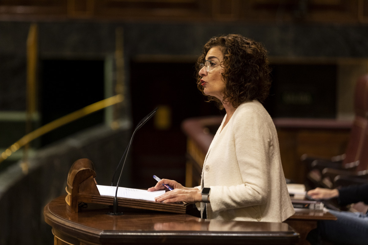 La ministra de Hacienda, Maria Jesús Montero, interviene este jueves en el Pleno del Congreso