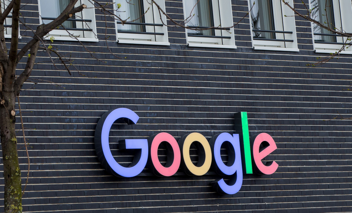 Logo de Google en la fachada de un edificio de la compañía en Munich (Alemania)