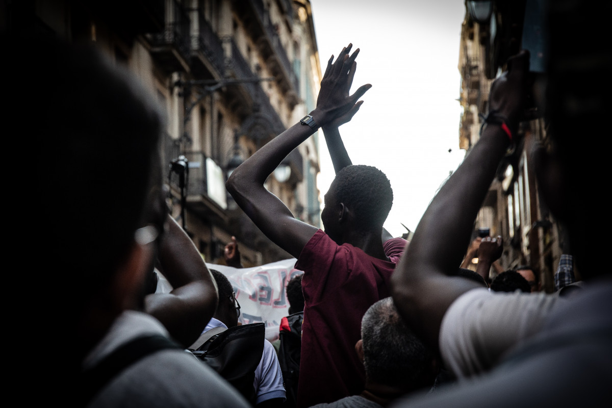 Migrantes concentrados en la Barceloneta y la Via Laietana de Barcelona contra el ‘racismo institucional’ del Ayuntamiento, en una imagen de archivo de agosto del 2019