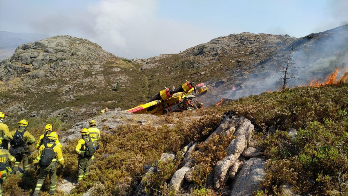 AM.- Al menos dos heridos en el hidroavión accidentado cuando trabajaba en el incendio de Lobios (Ourense)