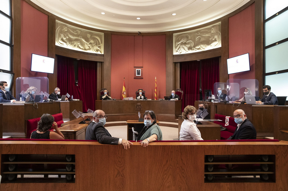 Juicio en el Tribunal Superior de Justicia de Catalunya (TSJC) a los exmiembros de la Mesa del Parlament Anna Simó (ERC), Ramona Barrufet, Lluís Corominas y Lluís Guinó (JxSí), y la exdiputada de