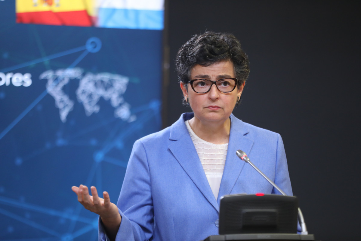 La ministra de Asuntos Exteriores, Unión Europea y Cooperación, Arancha González Laya, ofrece una rueda de prensa tras acoger la visita de su homólogo el ministro de Asuntos Exteriores luxemburgués, Jean Asselborn, en el Palacio de Viana, Madrid (España),